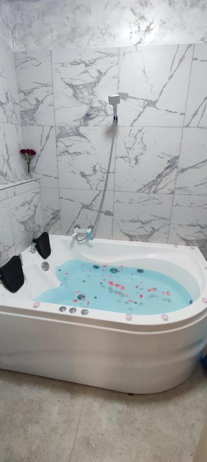 Jacuzzi Belle View Sinaia-Free Parking Appartement Buitenkant foto
